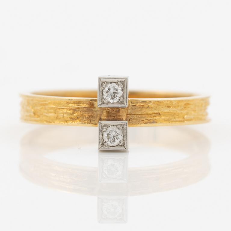 Björn Weckström, Ring, 18K gold set with round brilliant-cut diamonds, Finland 1975. By Lapponia.