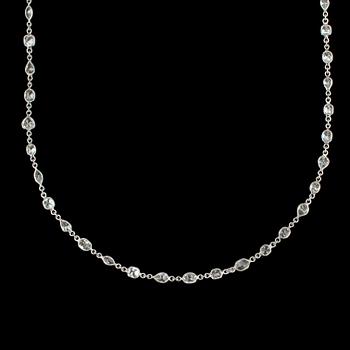 1315. COLLIER, lång kedja med olikslipade diamanter, tot. 18.58 ct.