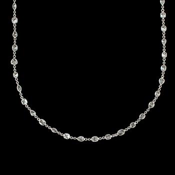 COLLIER, lång kedja med olikslipade diamanter, tot. 18.58 ct.