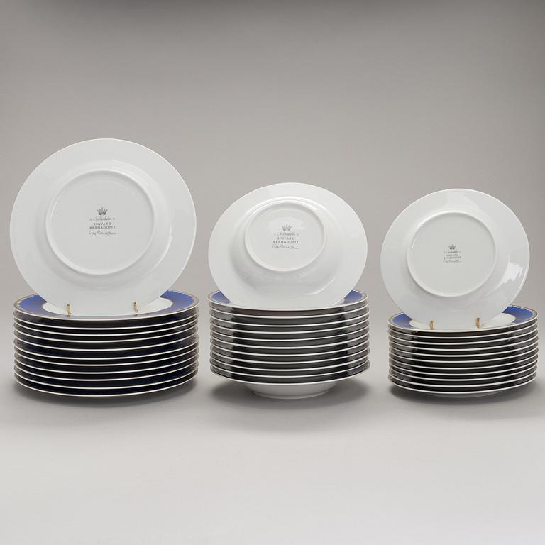 SIGVARD BERNADOTTE, RUOKA-ASTIASTO, 76 osaa, posliinia, "Christineholm".