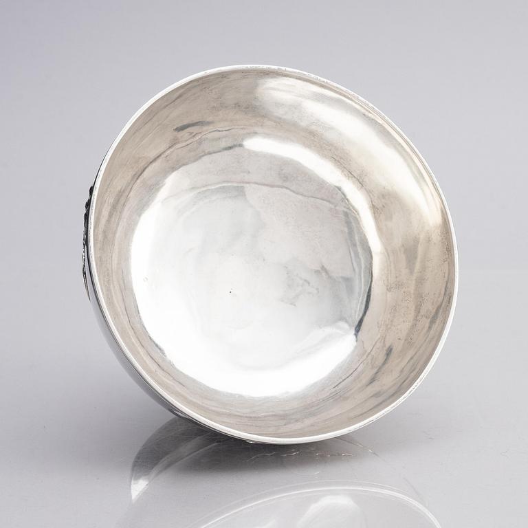 A Chinese silver bowl, Shanghai, early 20th century. Marked Zee Wo.