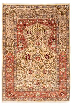 A silk Hereke, rug, ca 103 x 73 cm.