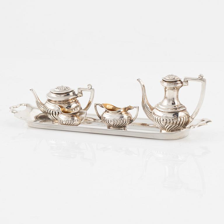 A Miniature Georgian Style Silver Tea- and Coffee set, mark of David Hollander & Son, Birmingham 1976 (5 pieces).