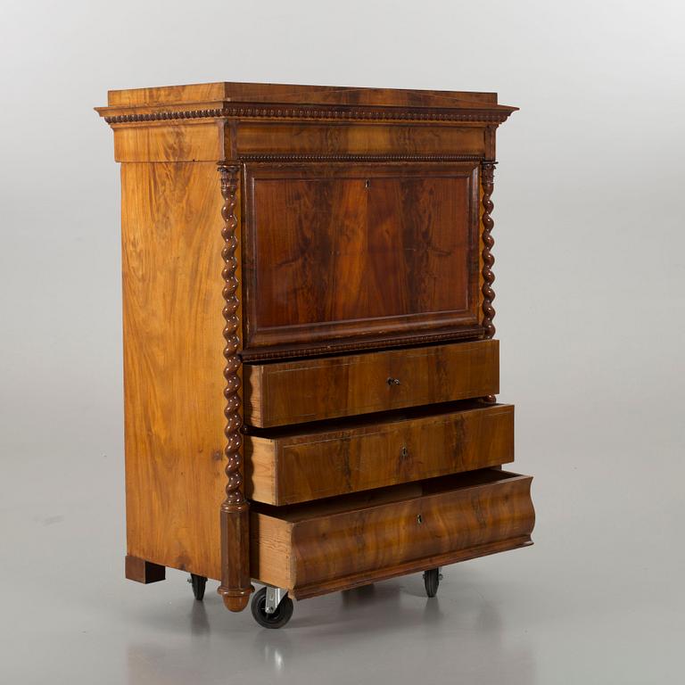 CHIFFONJÈ, senempire 1800-talets mitt.