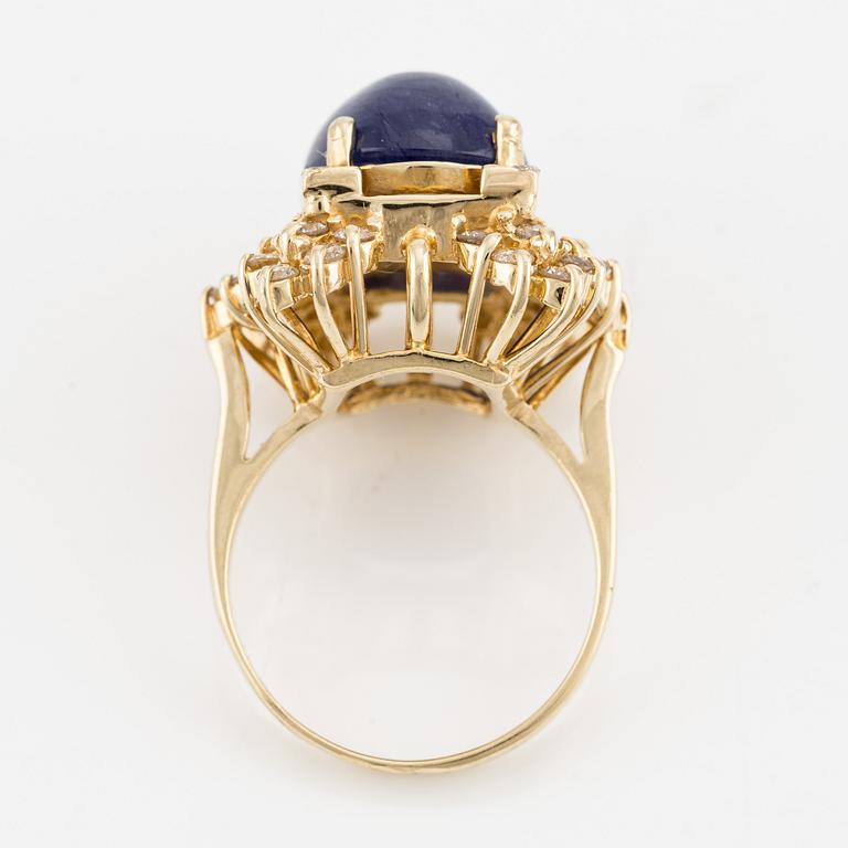 Ring in 14K gold with cabochon-cut sapphire and brilliant-cut diamonds.