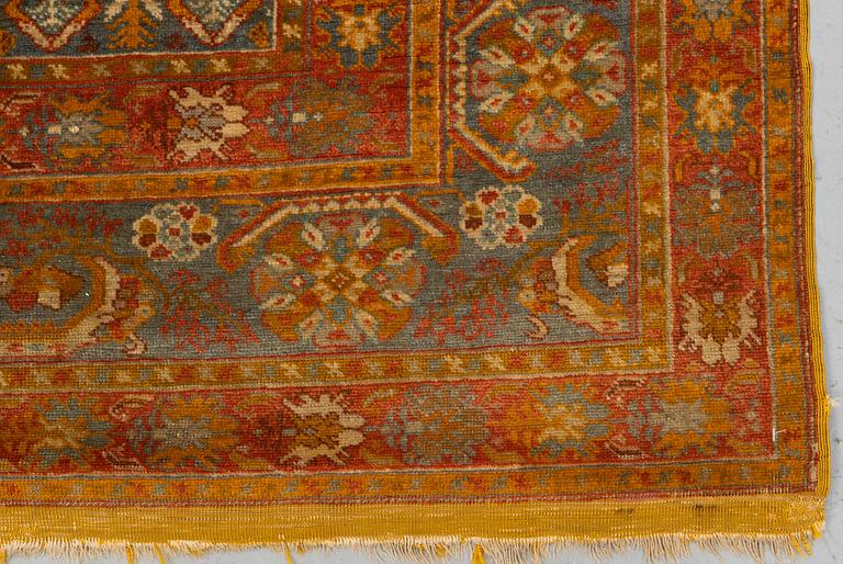 A rug, anique Anatolian, probably  Gördes (Ghiordes), ca 157 x 120 cm.