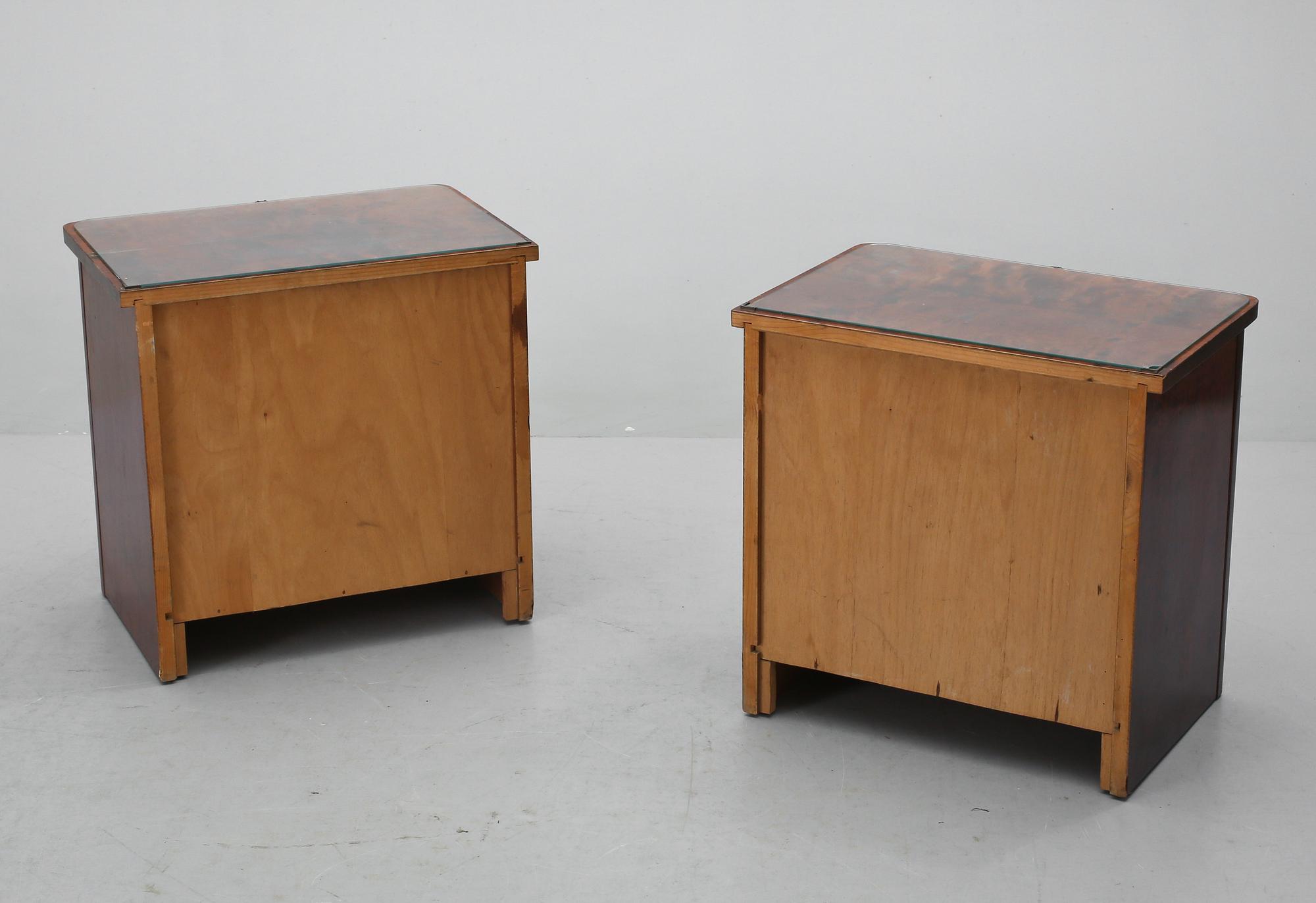 SÄNGBORD, ett par, 1930/40-tal.