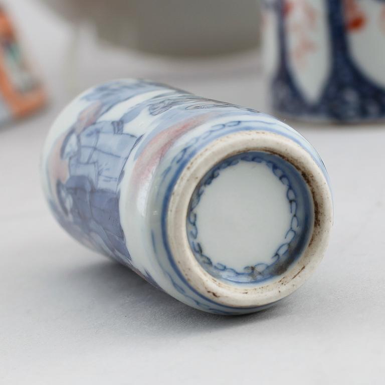 SKÅLAR MED FAT, 2 st, porslin, Kina, 1700-tal samt SNUSFLASKA, 1900-tal.