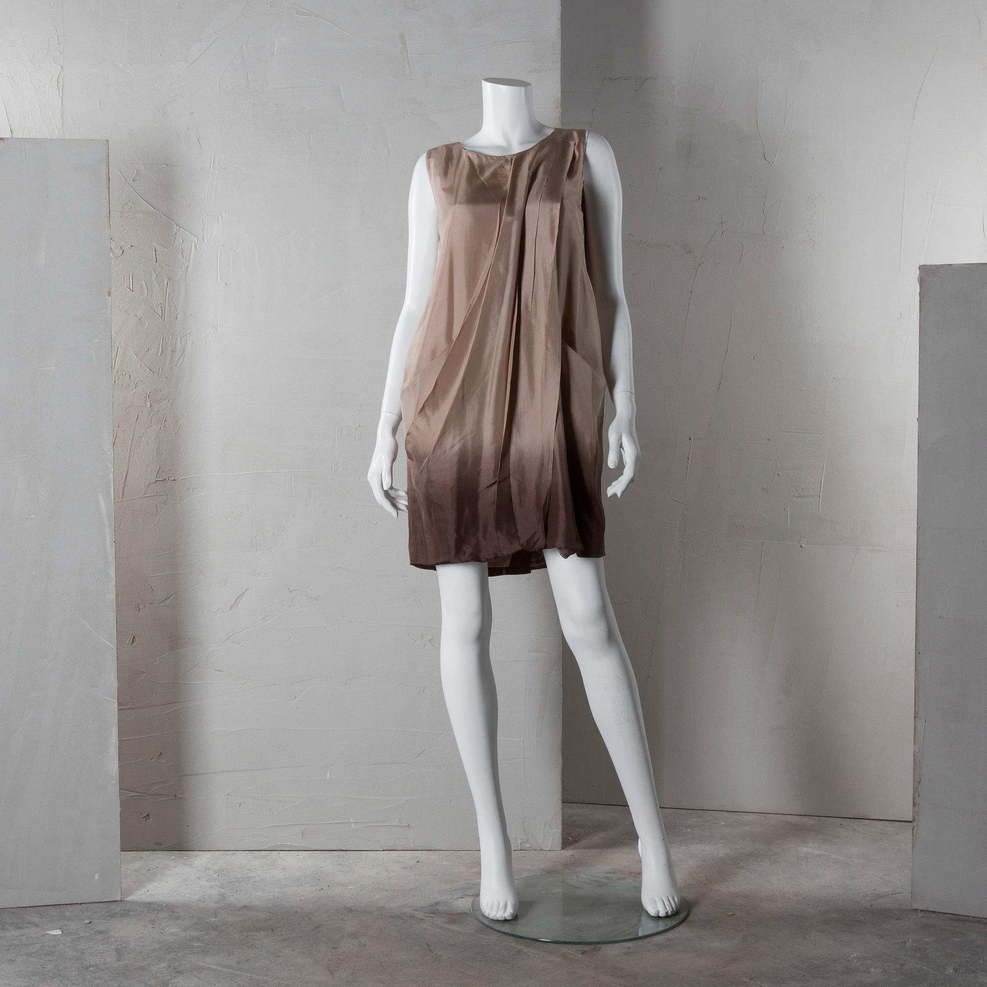 KLÄNNING Marni, italiensk storlek 38.