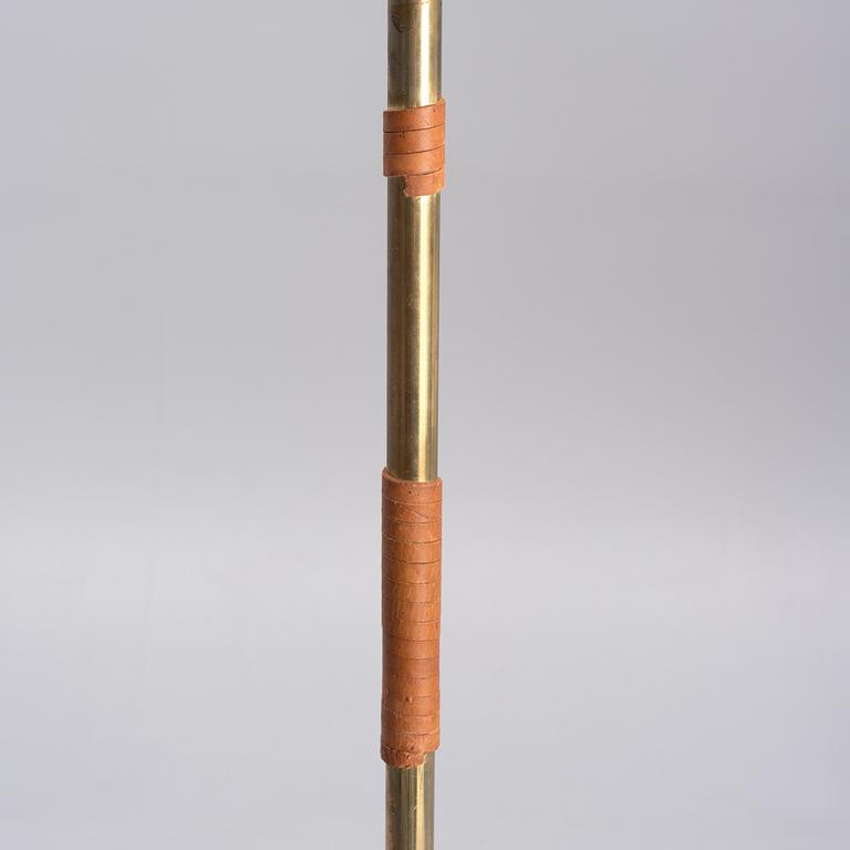 PAAVO TYNELL, A FLOOR LAMP. Tillverkare Oy Taito Ab. Sent 1940-tal.