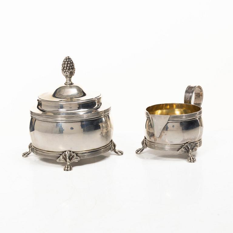 Wiwen Nilsson, Sockerskål med lock samt gräddkanna, silver, Anders Nilsson, Lund 1935.