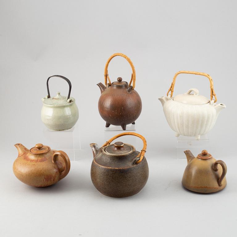 Gunnar Nylund, a set of four stoneware teapots and Carl-Harry Stålhane, two teapots, Rörstrand.