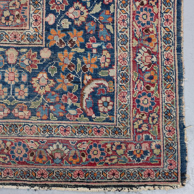 MATTO, an antique/a semi-antique Kerman, ca 384,5-391,5 x 314,5-323 cm.