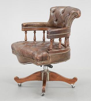 KONTORSSTOL, engelsk stil, 1900-talets andra hälft.