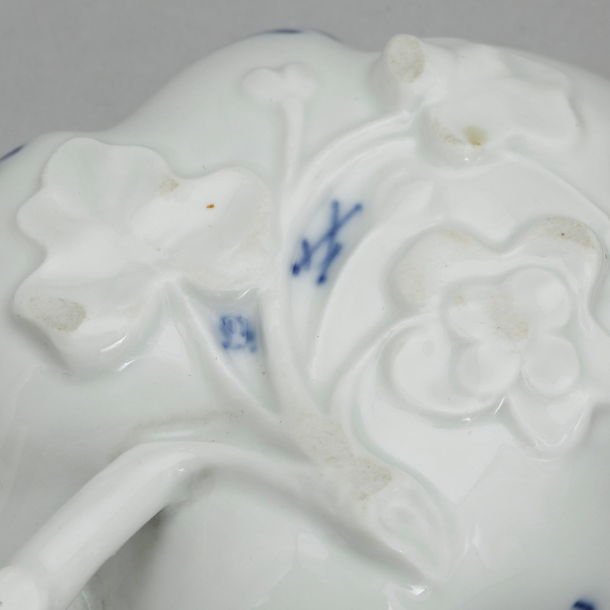 KAFFEKOPPAR, 7 st, samt ett fat och skålfat, porslin, Meissen, 1900-tal.
