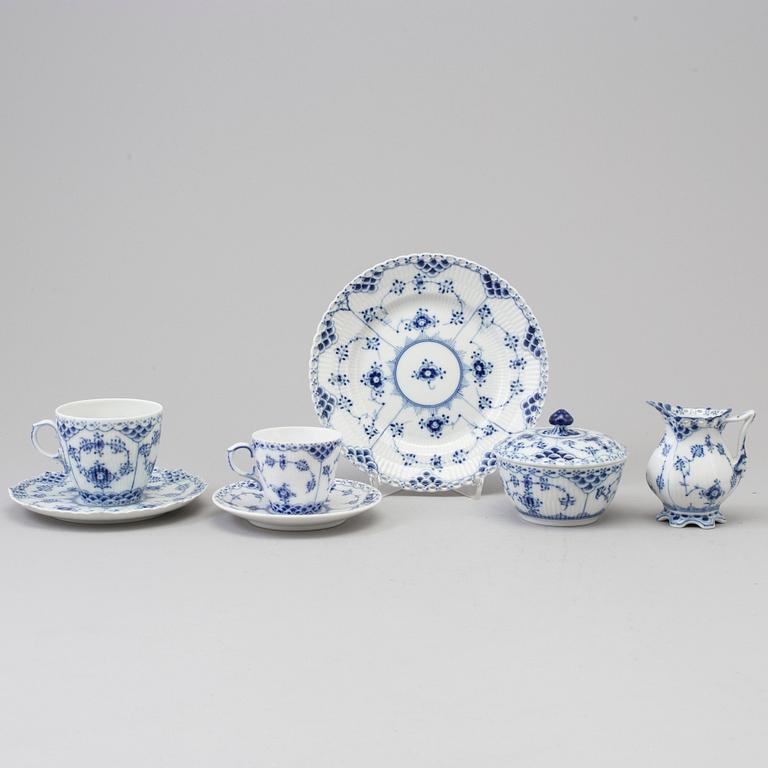 A porcelain service, 28 pcs,  "Musselmalet", Royal Copenhagen.