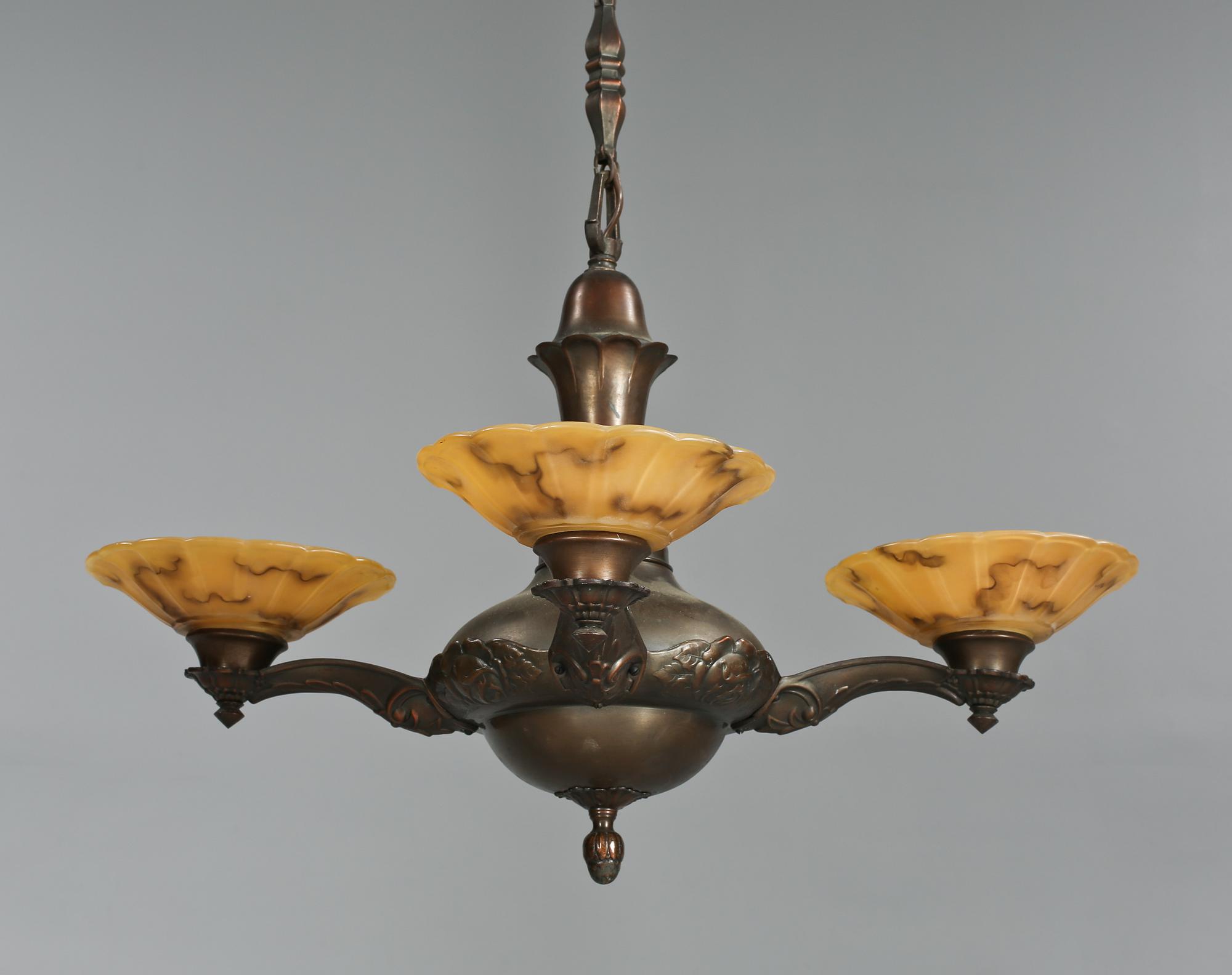 TAKLAMPA, 1900-tal. Höjd ca 86 cm.