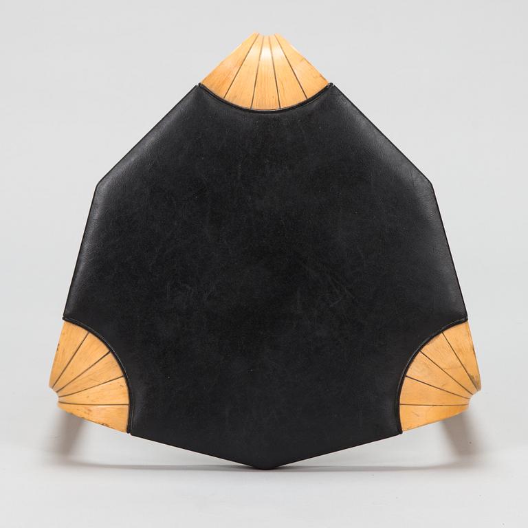 Alvar Aalto, pall, modell X 602 för  O.Y. Huonekalu- ja Rakennustyötehdas A.B. 1900-talets mitt.