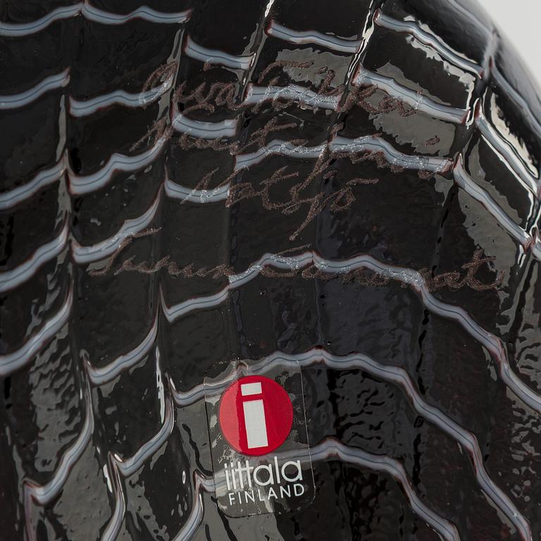 Oiva Toikka, lasilintu, signeerattu Oiva Toikka Nuutajärvi Notsjö Turun Sanomat.