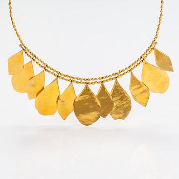 Tapio Wirkkala, A 14K gold necklace "Koivunlehvä". Westerback, Helsinki 1970.