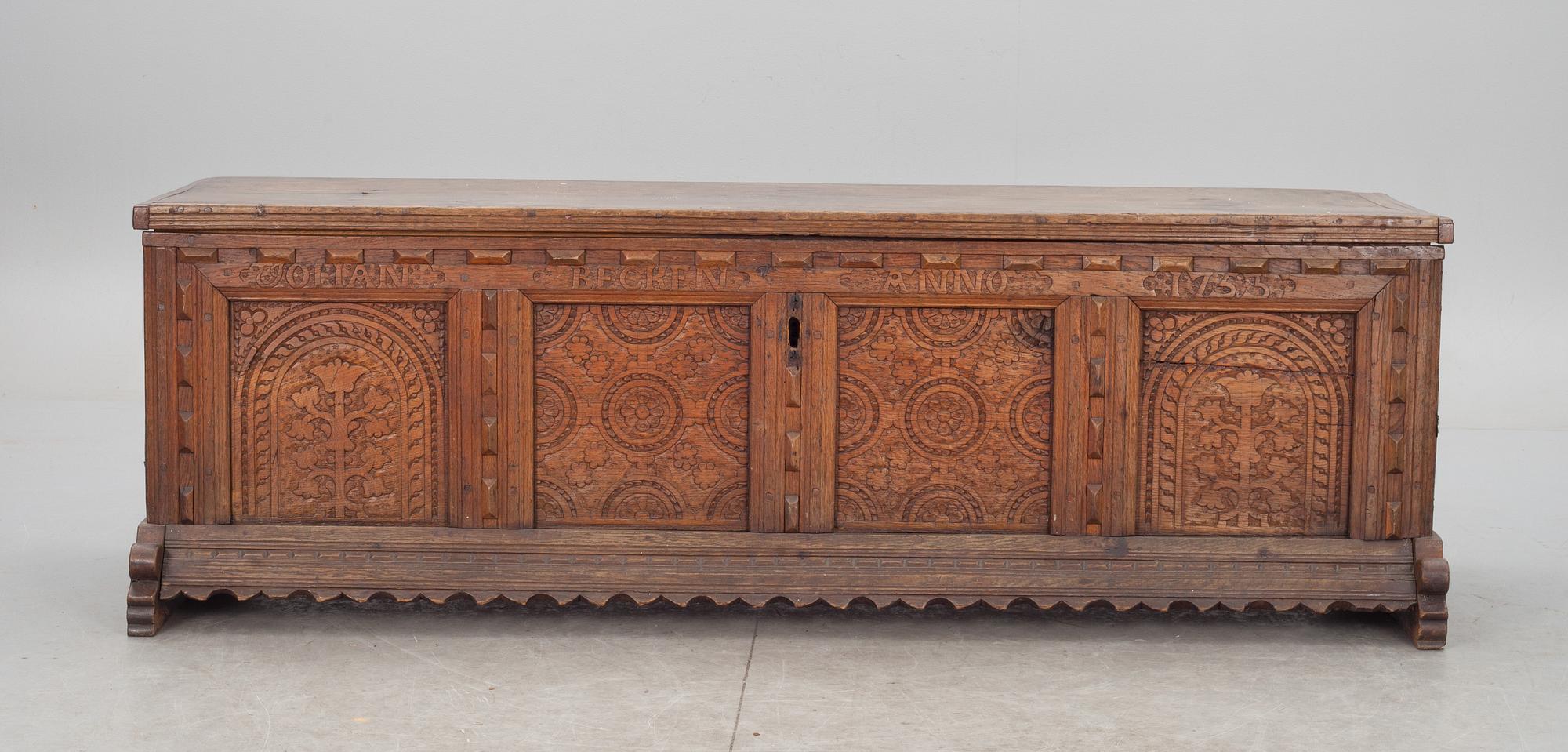 CASSONE, renässansstil, märkt Johan Becken anno 1755.