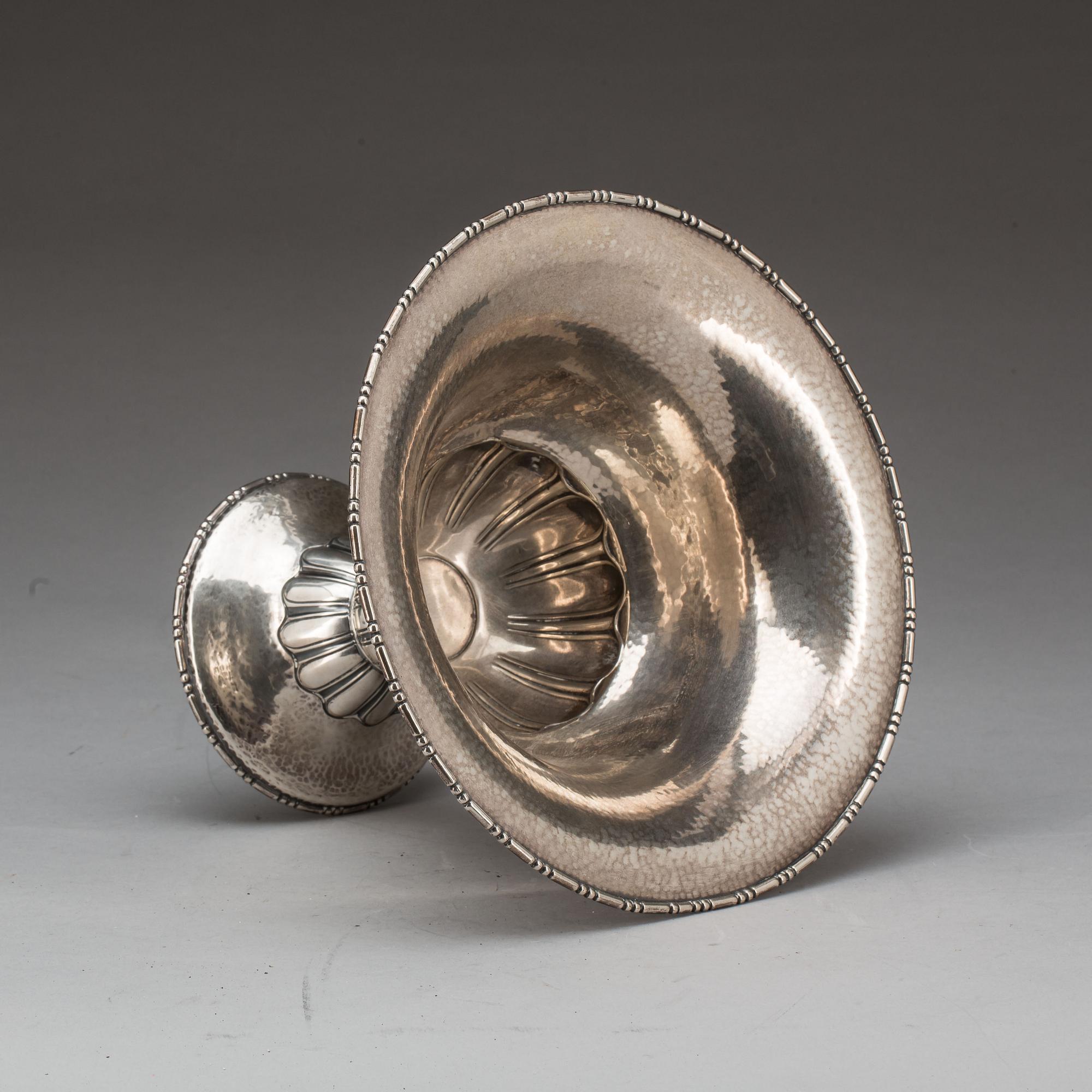 SKÅL på FOT, silver, C G Hallberg, 1924. Vikt ca 550 g.