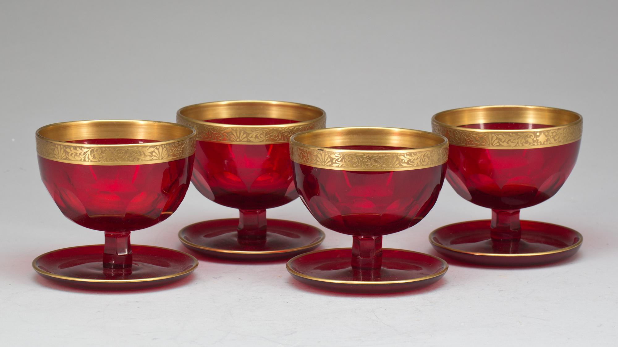 SKÅLAR PÅ FOT, 4 st, glas, trol 1920-tal.