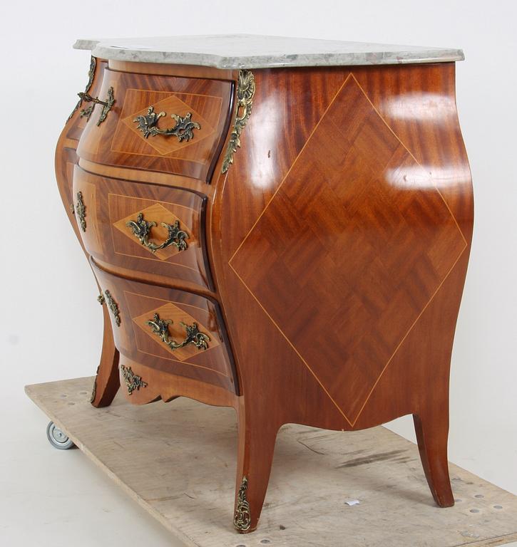 BYRÅ. Rokokostil. 1900-tal.