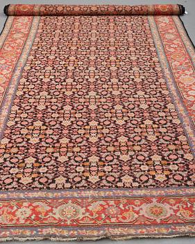 MATTO, an antique Karabakh kelly, ca 575,5 x 209 cm.