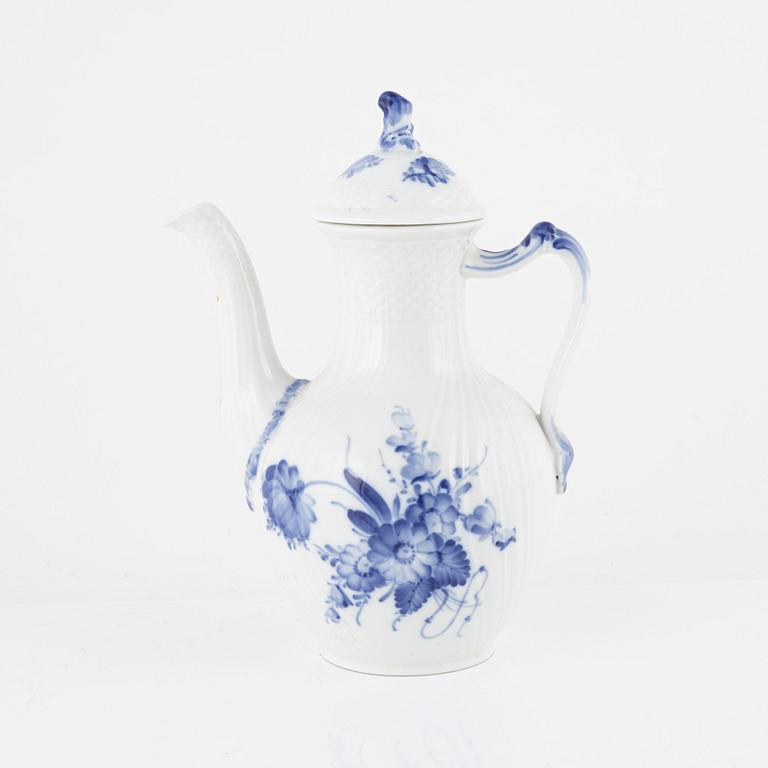 A 25-piece 'Blå blomst' porcelain coffee service, Royal Copenhagen, Denmark.