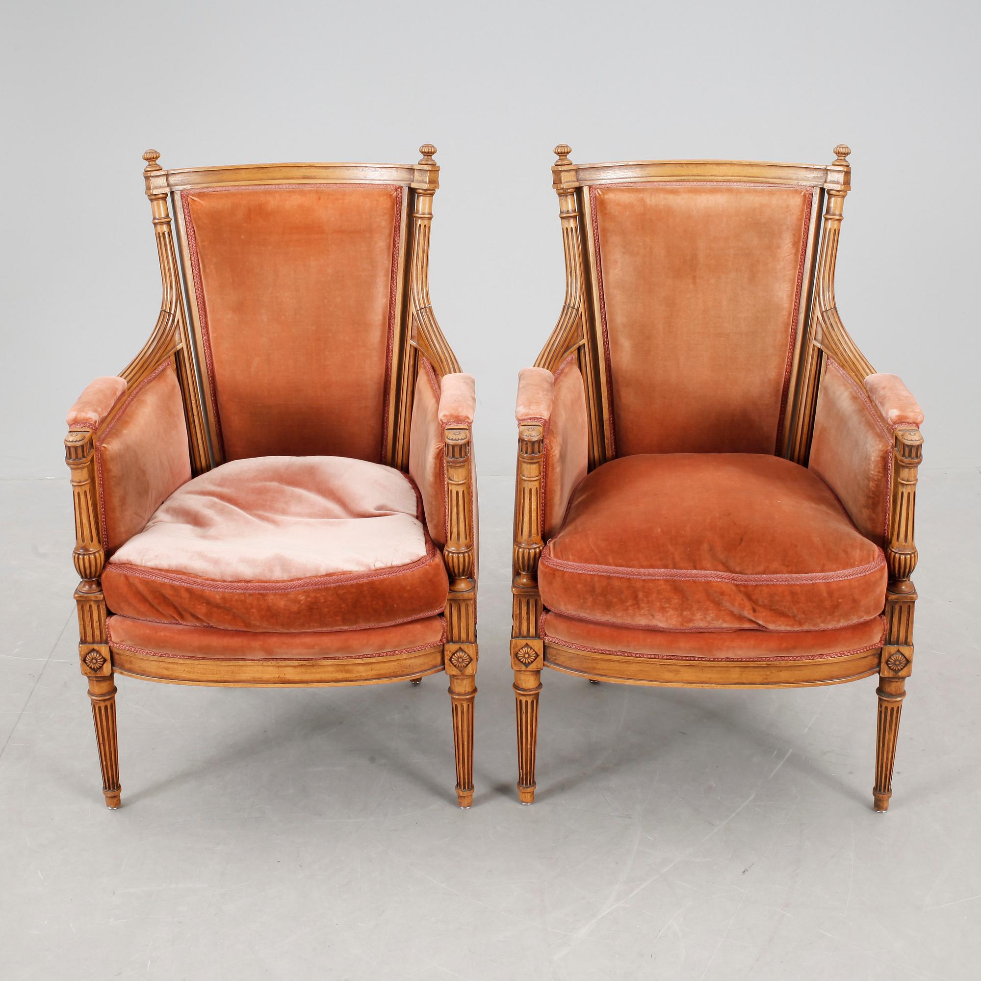 KARMSTOLAR, ett par, Louis XVI-stil, omkring sekelskiftet 1900.