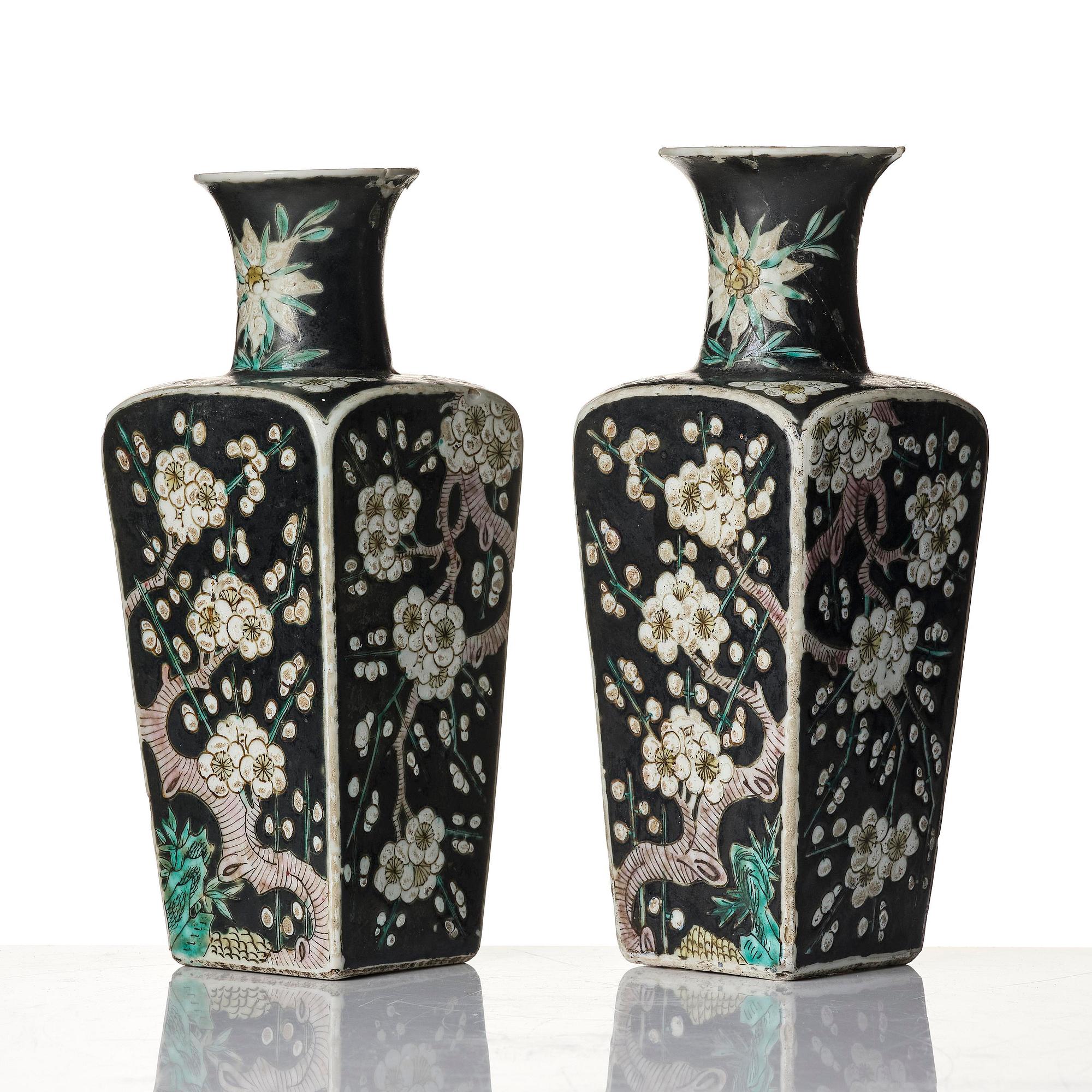 A pair of famille noire vases, late Qing, c. 1900.