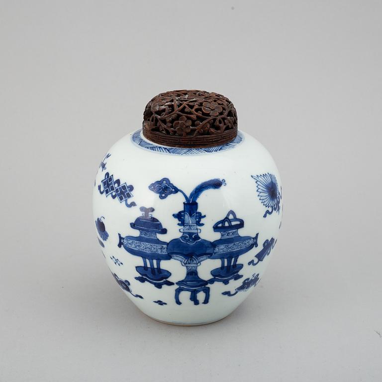 A blue and white jar, Qing dynasty, 18th Century.