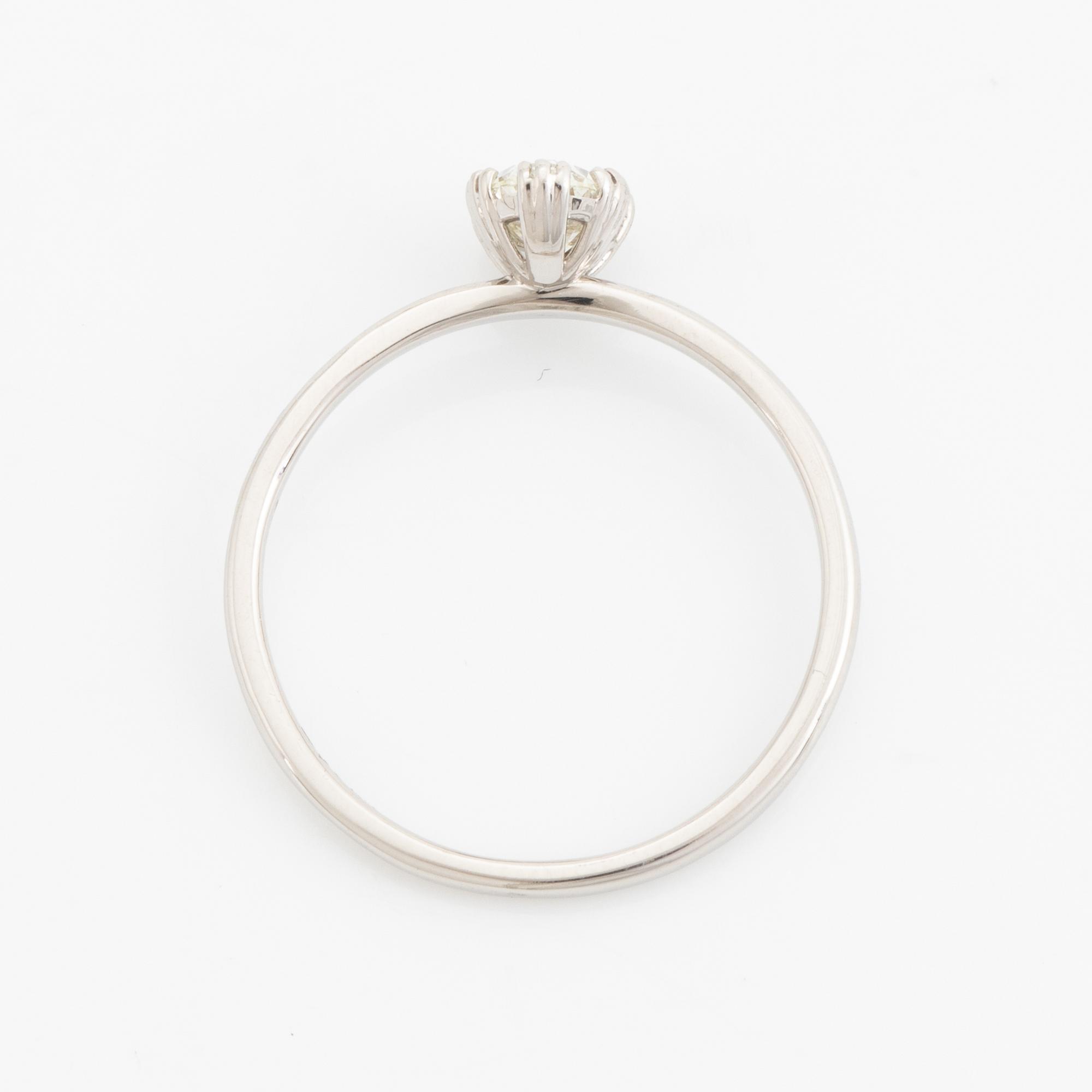 Oval cut diamond ring.