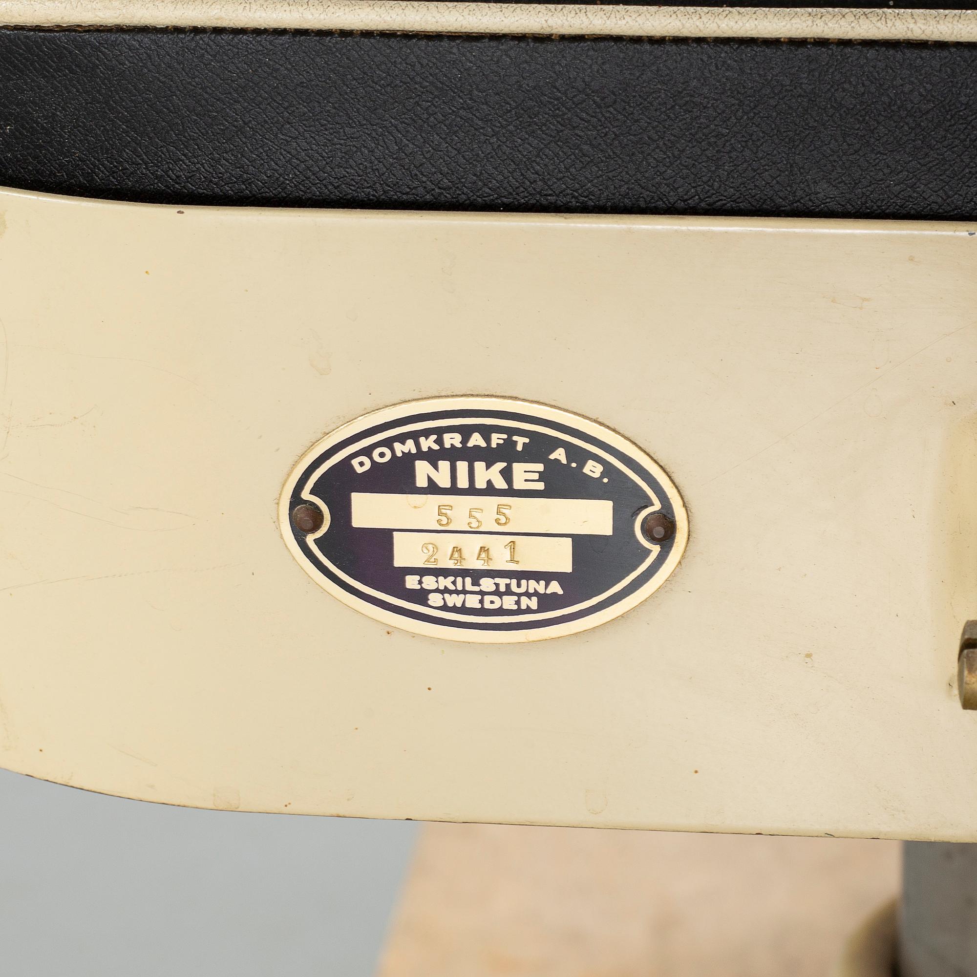 FRISÖRSTOL, Nike, Eskilstuna, omkring 1900-talets mitt.