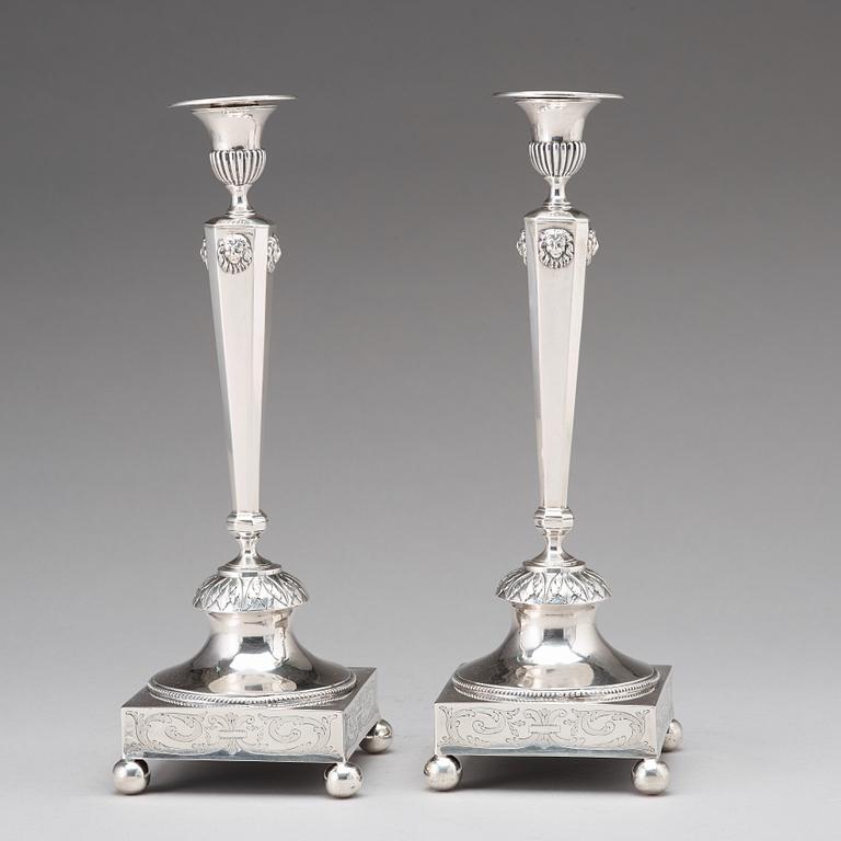 Olof Hellbom, ljusstakar, ett par, silver, Stockolm 1798, sengustavianska.