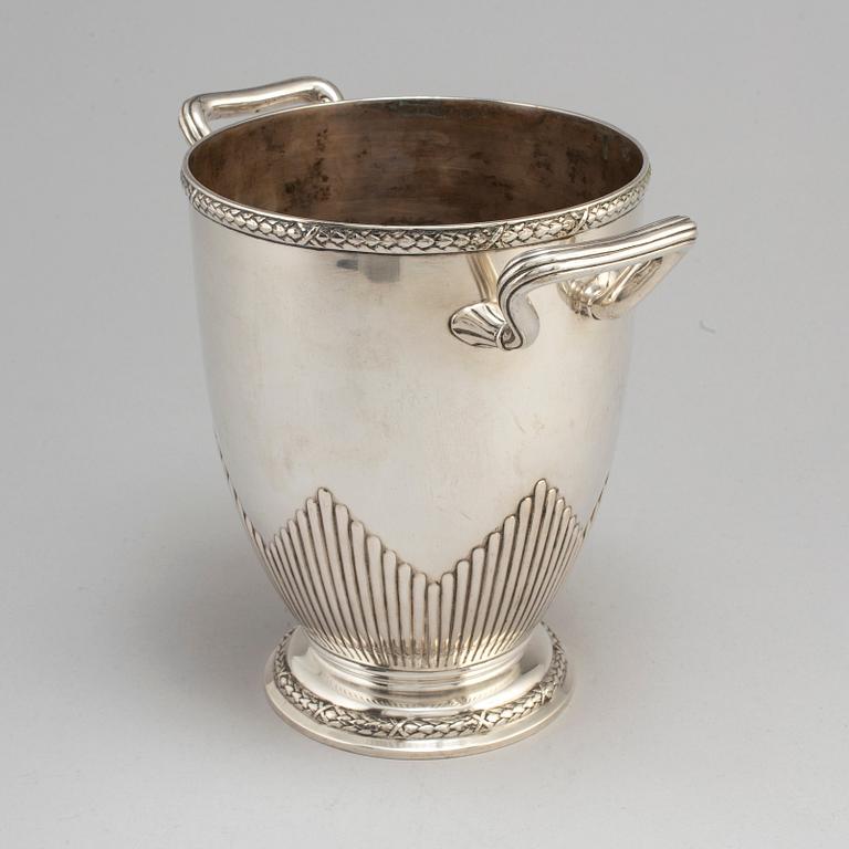 A German silver champagne cooler marked Miller Ulm, eraly 20th Century.