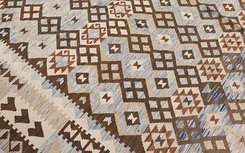 A kilim rug, c 398 x 302 cm.