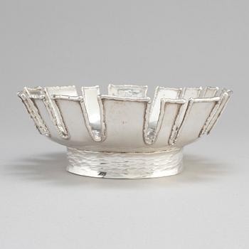 CLAËS E. GIERTTA, a sterling silver bowl, Nordisk Kokusai Ab, Stockholm 1975.