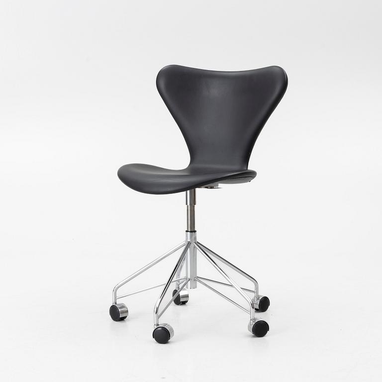Arne Jacobsen, Office chair, model 3117, 'Serie Seven' Fritz Hansen, 2017.