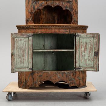 A cabinet for av corner, first half of the 19th Century.