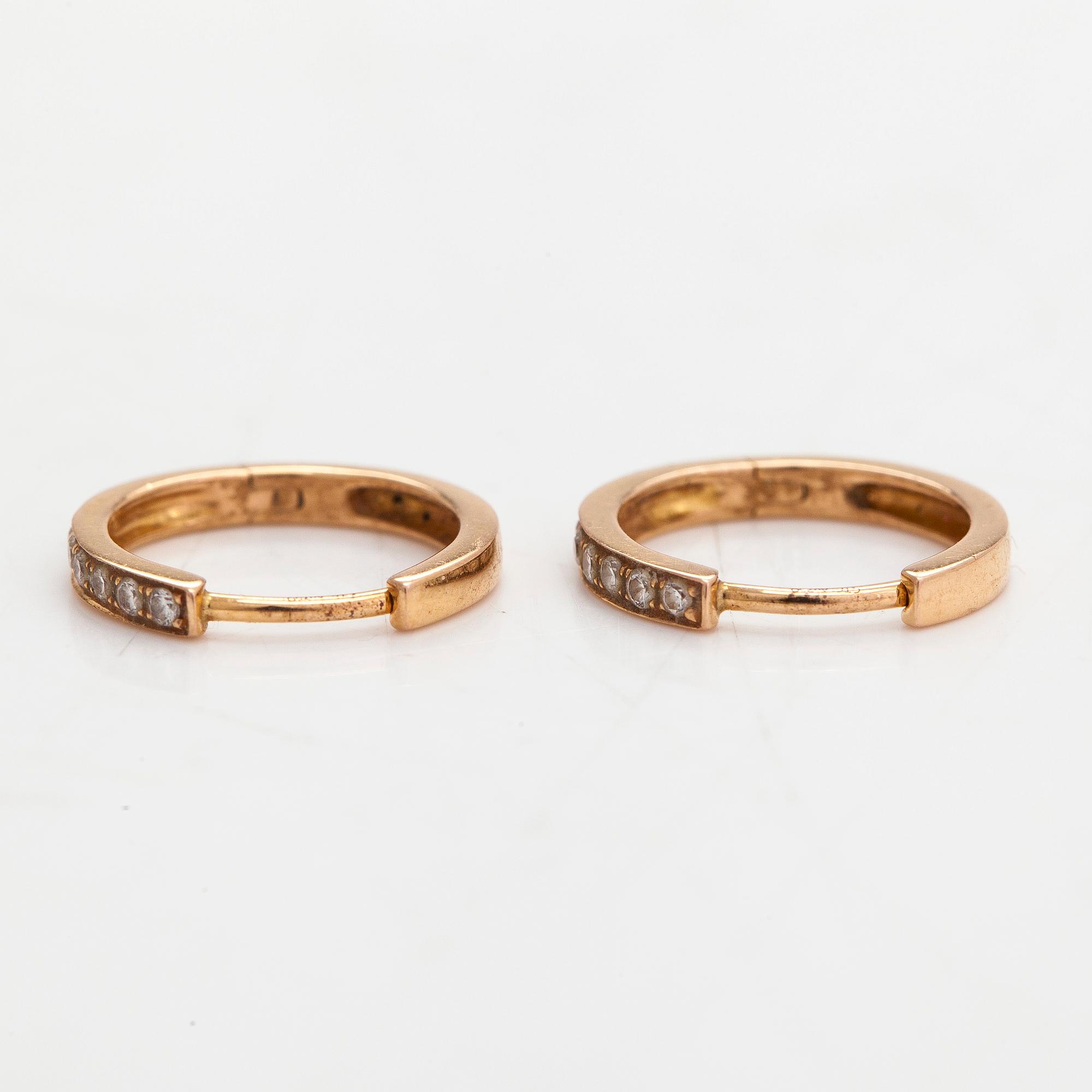 Korvakorut, 18K kultaa, timantteja yht. n 0.22 ct.