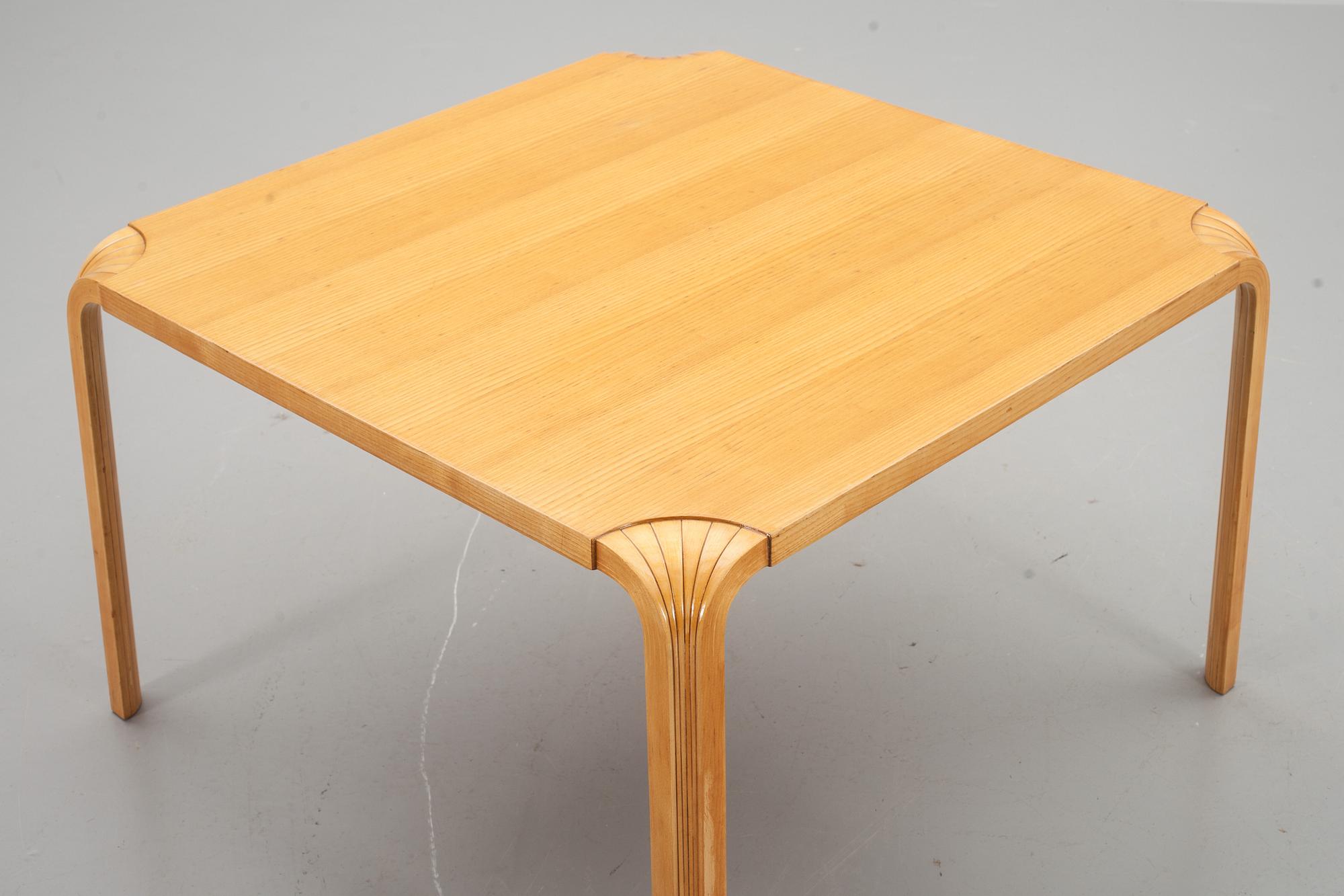 SOFFBORD, Alvar Aalto, Fan-leg.