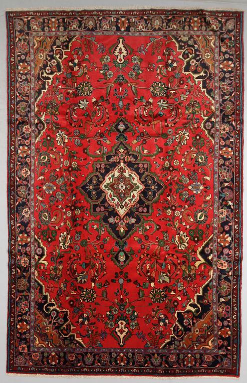 MATTA, Hamadan, ca 297 x 190 cm.