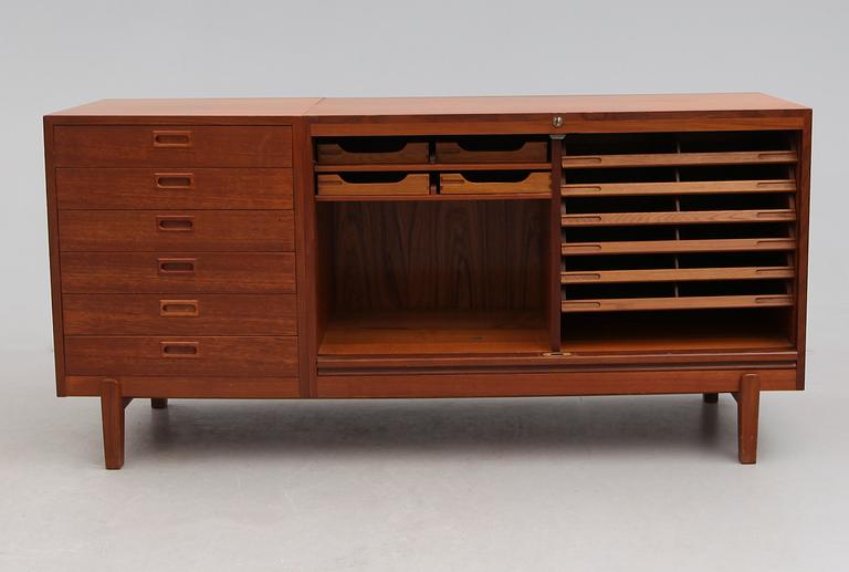 ARKVISKÅP / SIDEBOARD, 1900-talets andra hälft.