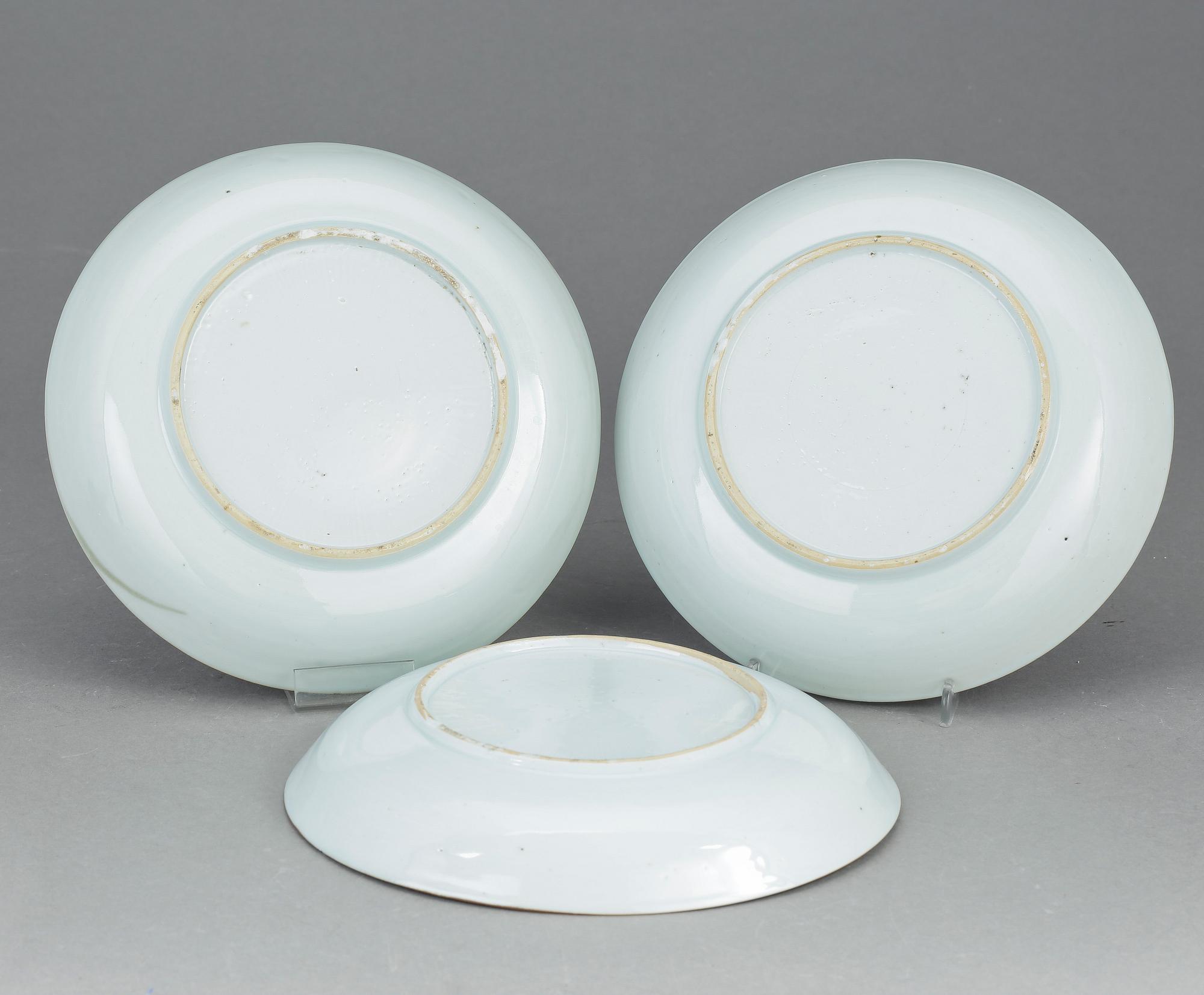 SKÅLFAT 3 st. Porslin, Kina, Qianlong (1736-1795).