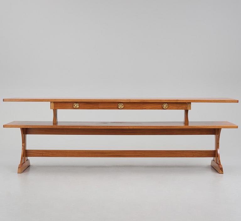 Josef Frank, biblioteksbord / sideboard, Firma Svenskt Tenn, modell 2226.
