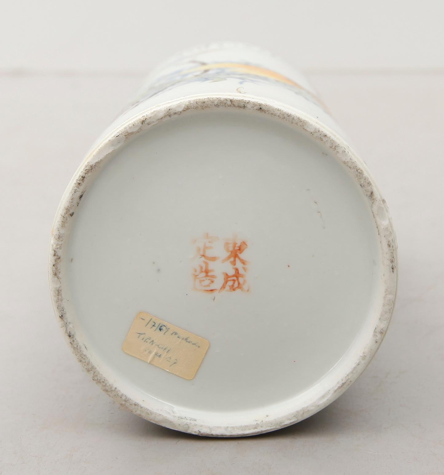PENSELVAS, porslin, Kina, 1800-/1900-tal.