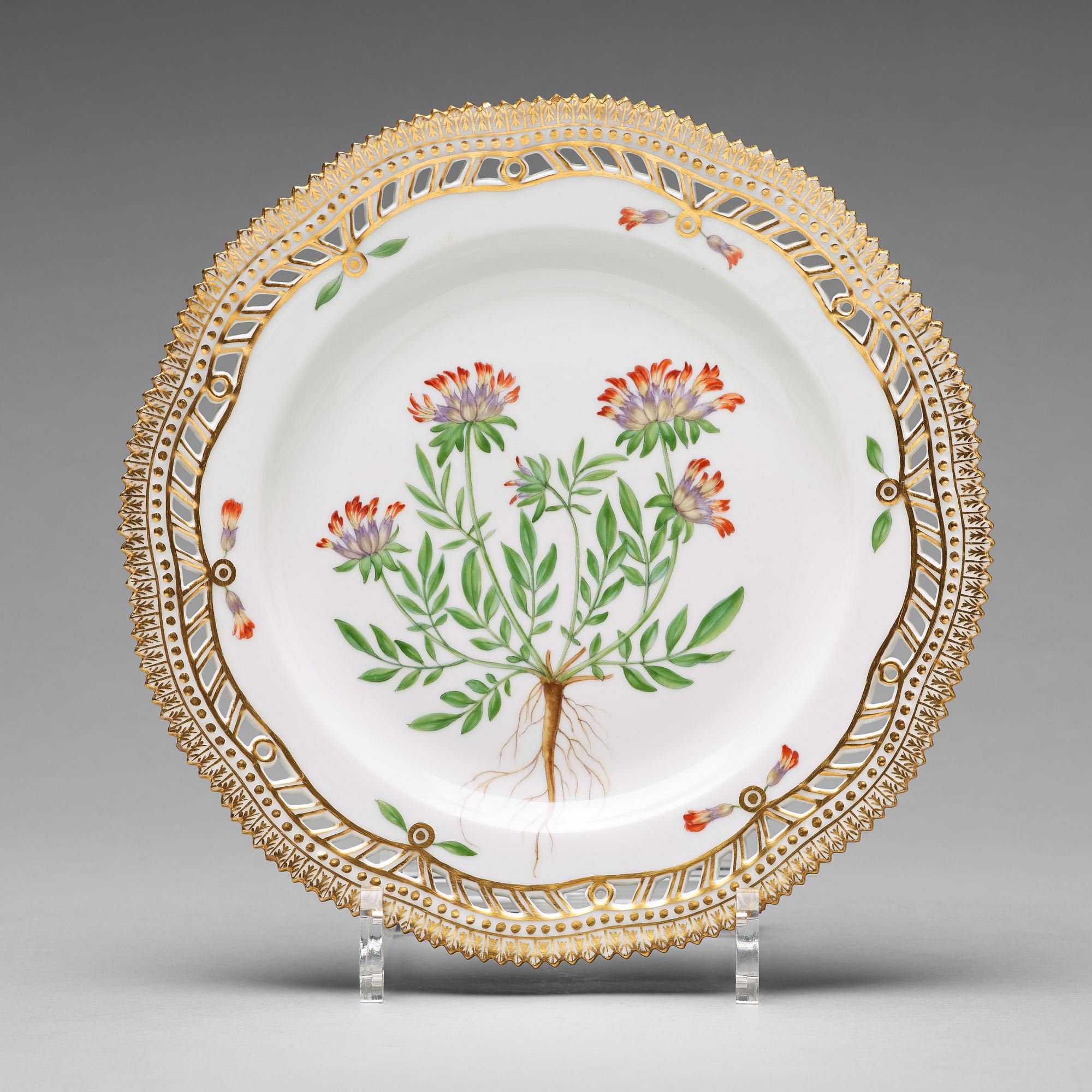 A set of 12 Royal Copenhagen 'Flora Danica' dessert dishes, Denmark, 20th Century.