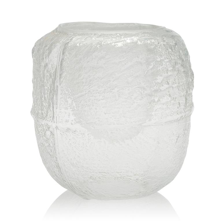 Timo Sarpaneva, a vase from the Finlandia series for Iittala. Signed Timo Sarpaneva Iittala 1968.